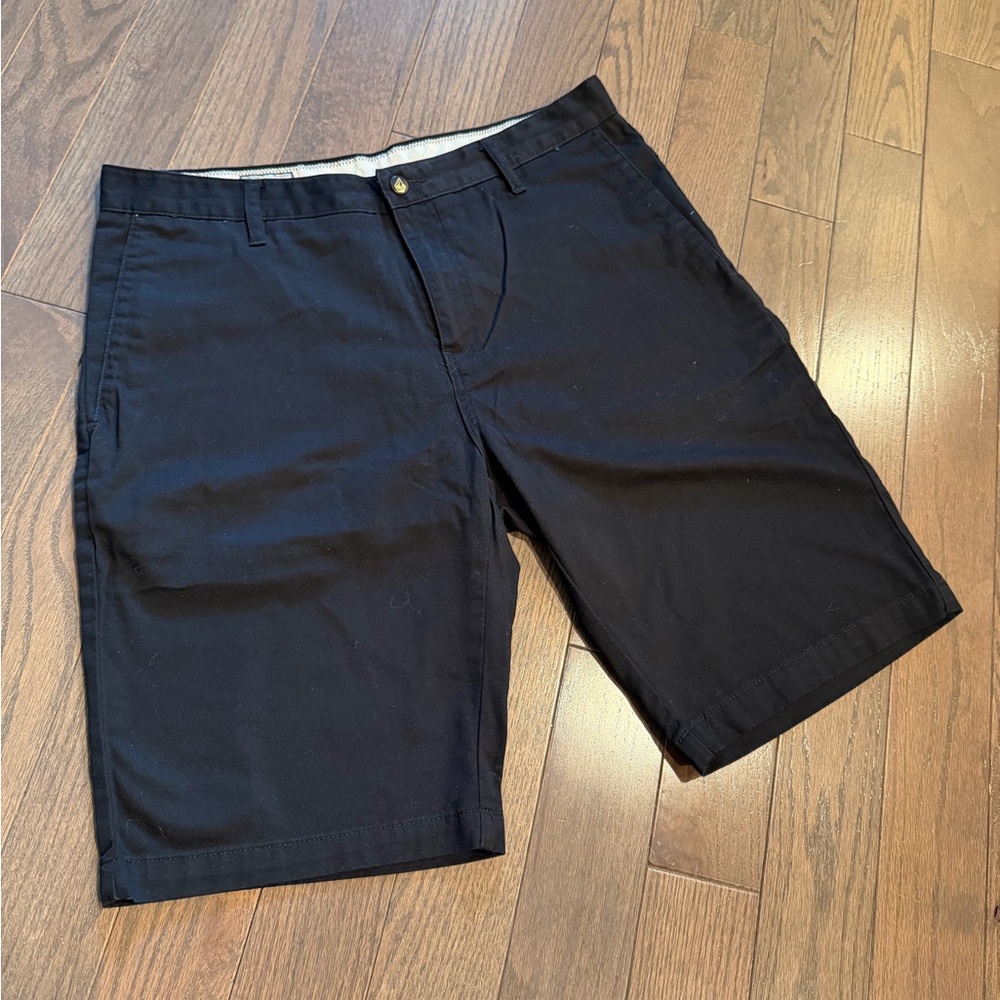 Volcom Corpo Class Flat Front Black Casual Shorts Men's Size 34